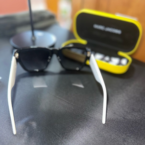Marc Jacobs Square Sunglasses Black & White J Marc Logo Like New w/ Case main image 9